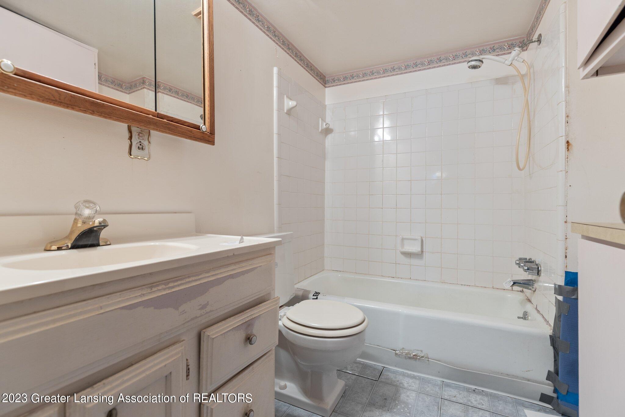 3507 West Jolly Road Lansing, MI 48911 - Photo 20 of 23 10-web-or-mls-0Z4A8230