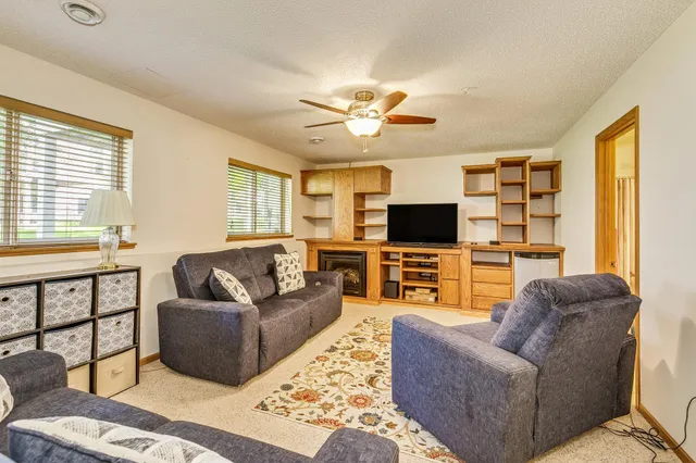 $344,999 | 3143 Frontier Drive, Woodbury, MN 55129