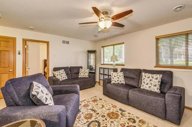 $344,999 | 3143 Frontier Drive, Woodbury, MN 55129