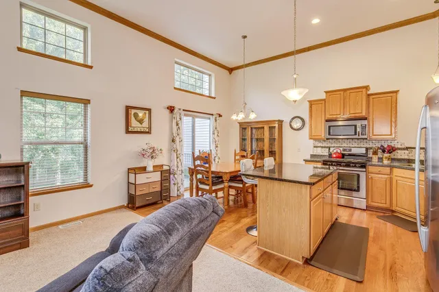 $344,999 | 3143 Frontier Drive, Woodbury, MN 55129