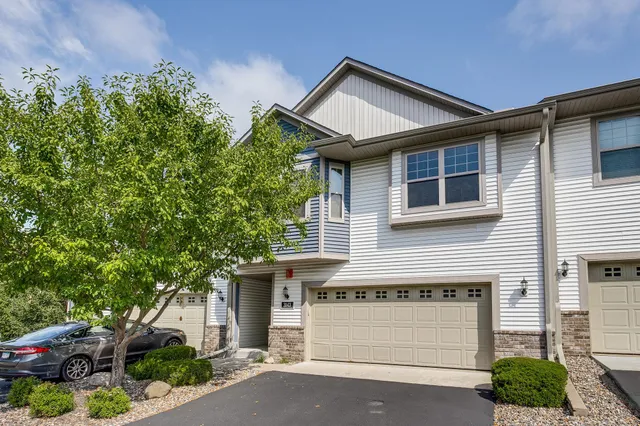 $344,999 | 3143 Frontier Drive, Woodbury, MN 55129