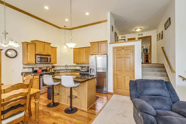 $344,999 | 3143 Frontier Drive, Woodbury, MN 55129