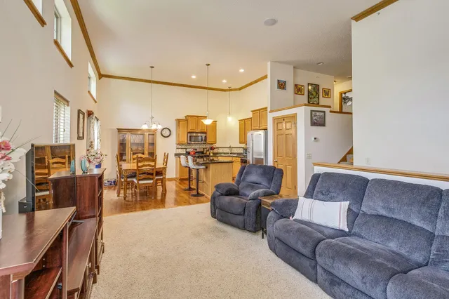 $344,999 | 3143 Frontier Drive, Woodbury, MN 55129