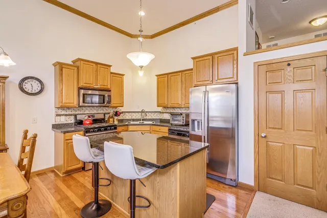 $344,999 | 3143 Frontier Drive, Woodbury, MN 55129