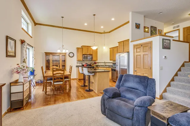 $344,999 | 3143 Frontier Drive, Woodbury, MN 55129