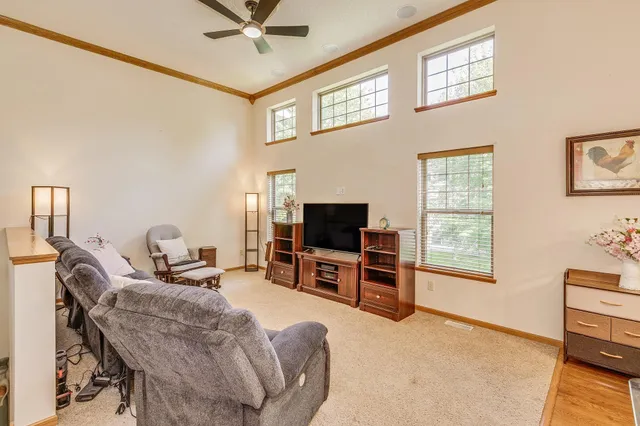 $344,999 | 3143 Frontier Drive, Woodbury, MN 55129