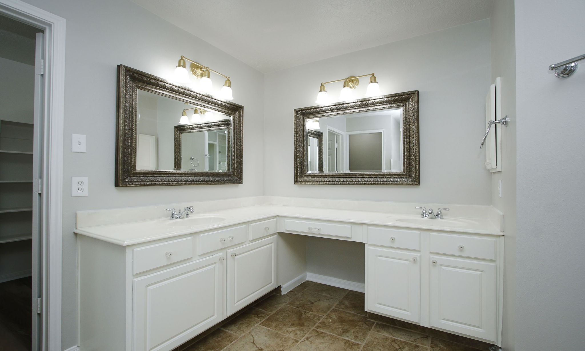 1915 West Welsford Drive Spring, TX 77386 - Photo 27 of 48 Double Sinks and sitting area.