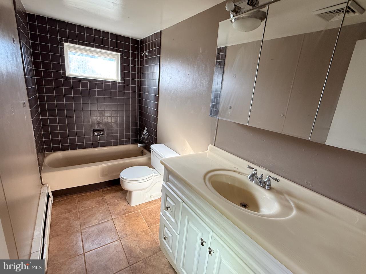 1462 Snell Road Pottstown, PA 19464 - Photo 21 of 33 Full Bathroom