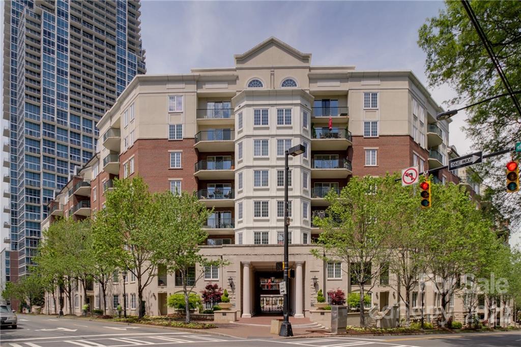 300 West 5th Street, Unit 339 Charlotte, NC 28202 - Photo 2 of 40 a front view of a building with a street