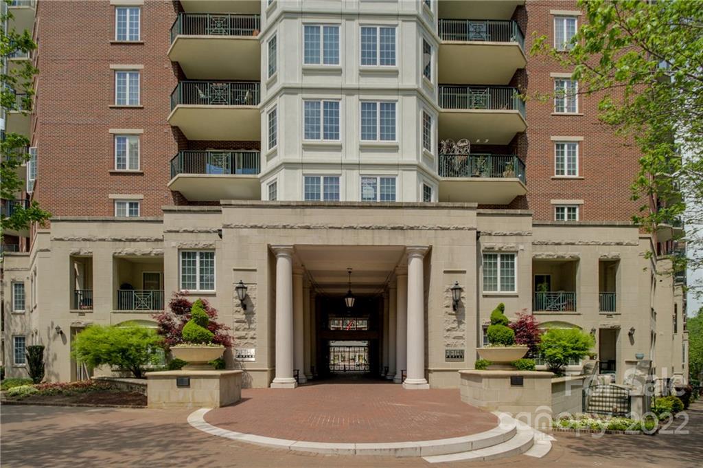300 West 5th Street, Unit 339 Charlotte, NC 28202 - Photo 31 of 40 a front view of a building with a yard