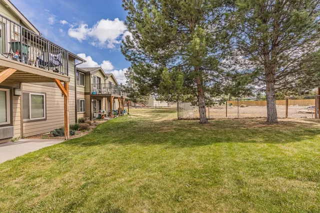 $836 | 2050 Southwest Timber Avenue, Redmond, OR 97756