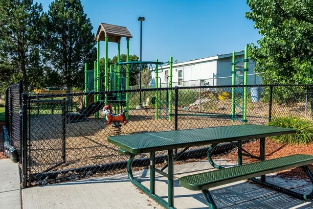 $836 | 2050 Southwest Timber Avenue, Redmond, OR 97756