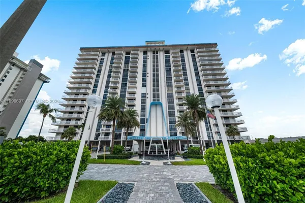 $525,000 | 1500 South Ocean Drive, Unit G10, Hollywood, FL 33019