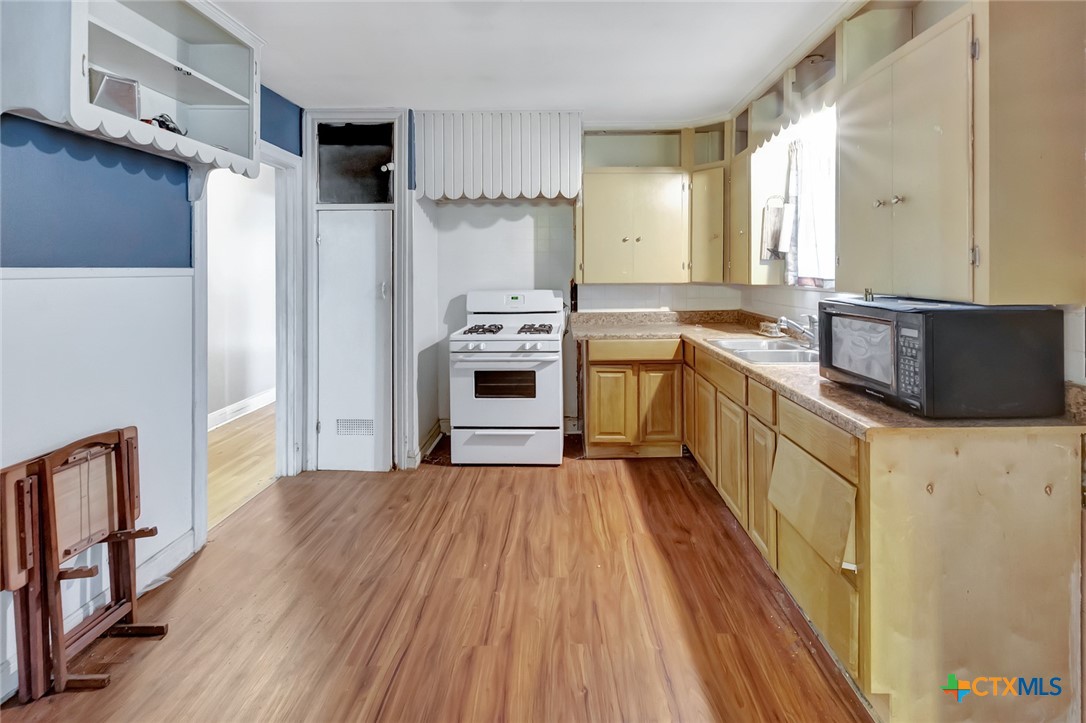 1005 Mac Arthur Street Victoria, TX 77901 - Photo 13 of 38