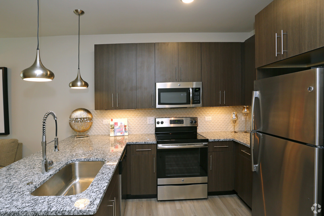 680 East Algonquin Road, Unit 1404 Schaumburg, IL 60173 - Photo 4 of 19