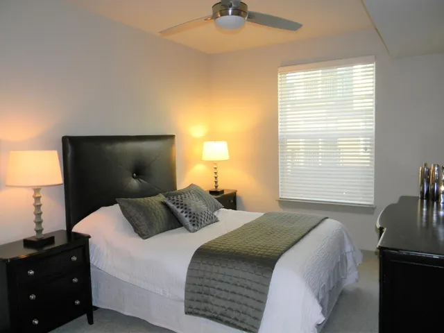 $1,715 | 680 East Algonquin Road, Unit 1404, Schaumburg, IL 60173