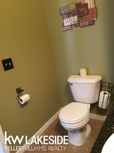21427 Raintree Drive Macomb, MI 48044 - Photo 25 of 25 31291583-27.JPG