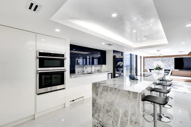 $1,600,000 | 3000 North Ocean Drive, Unit PHA, Singer Island, FL 33404