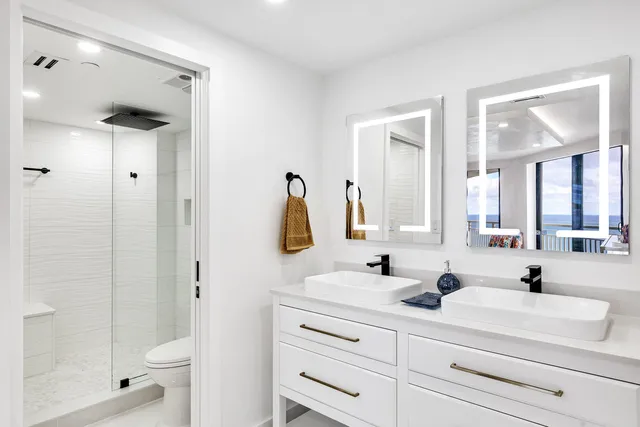 $1,600,000 | 3000 North Ocean Drive, Unit PHA, Singer Island, FL 33404