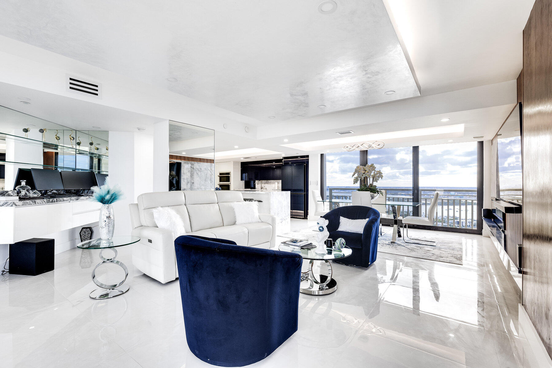 3000 North Ocean Drive, Unit PHA Singer Island, FL 33404 - Photo 2 of 40 Livingroom