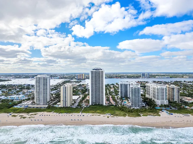 $1,600,000 | 3000 North Ocean Drive, Unit PHA, Singer Island, FL 33404
