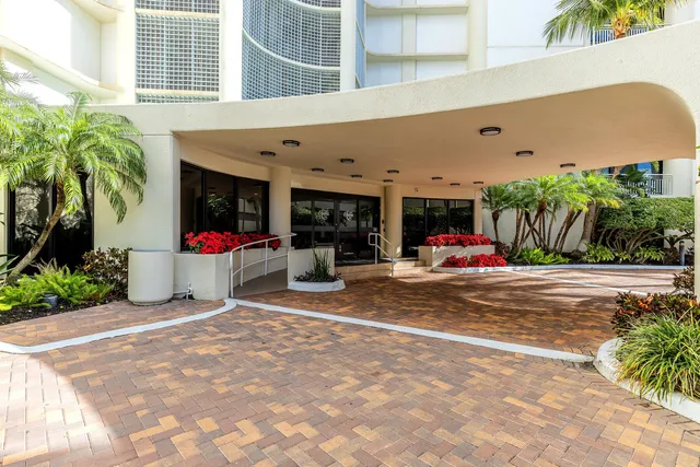 $1,600,000 | 3000 North Ocean Drive, Unit PHA, Singer Island, FL 33404