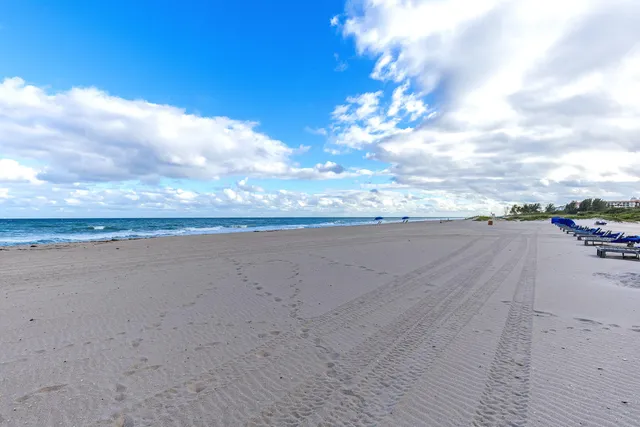 $1,600,000 | 3000 North Ocean Drive, Unit PHA, Singer Island, FL 33404