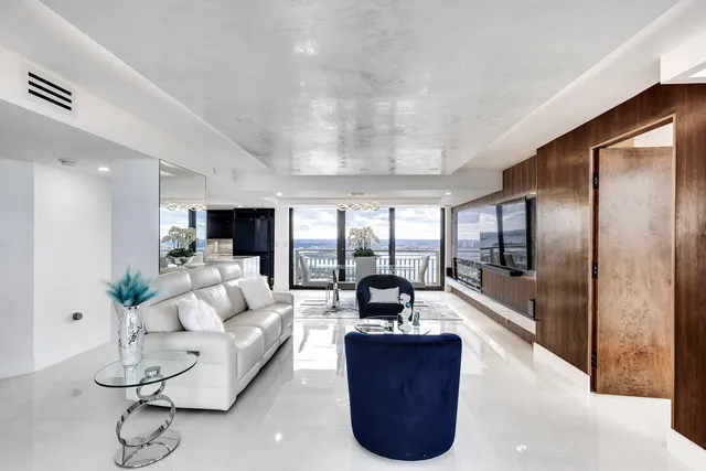 $1,600,000 | 3000 North Ocean Drive, Unit PHA, Singer Island, FL 33404