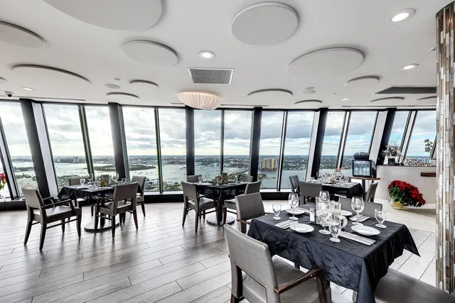 $1,600,000 | 3000 North Ocean Drive, Unit PHA, Singer Island, FL 33404