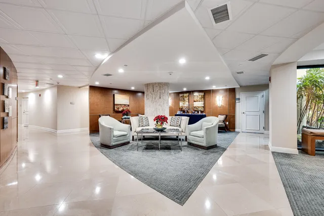 $1,600,000 | 3000 North Ocean Drive, Unit PHA, Singer Island, FL 33404