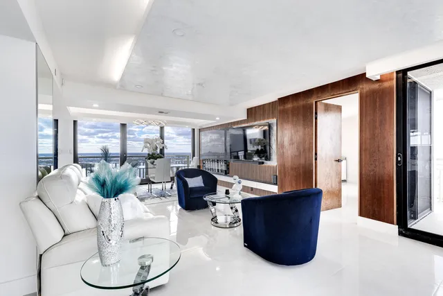 $1,600,000 | 3000 North Ocean Drive, Unit PHA, Singer Island, FL 33404