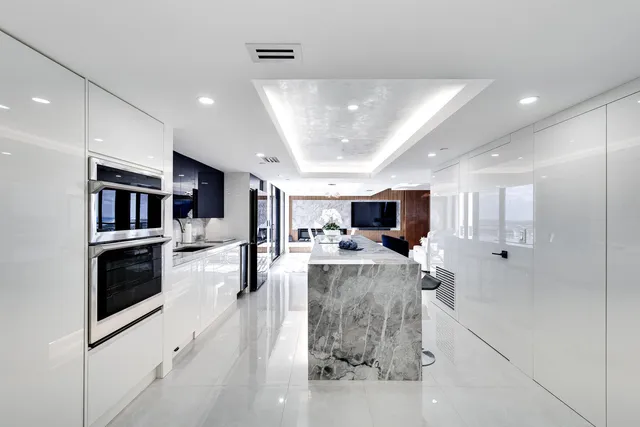 $1,600,000 | 3000 North Ocean Drive, Unit PHA, Singer Island, FL 33404