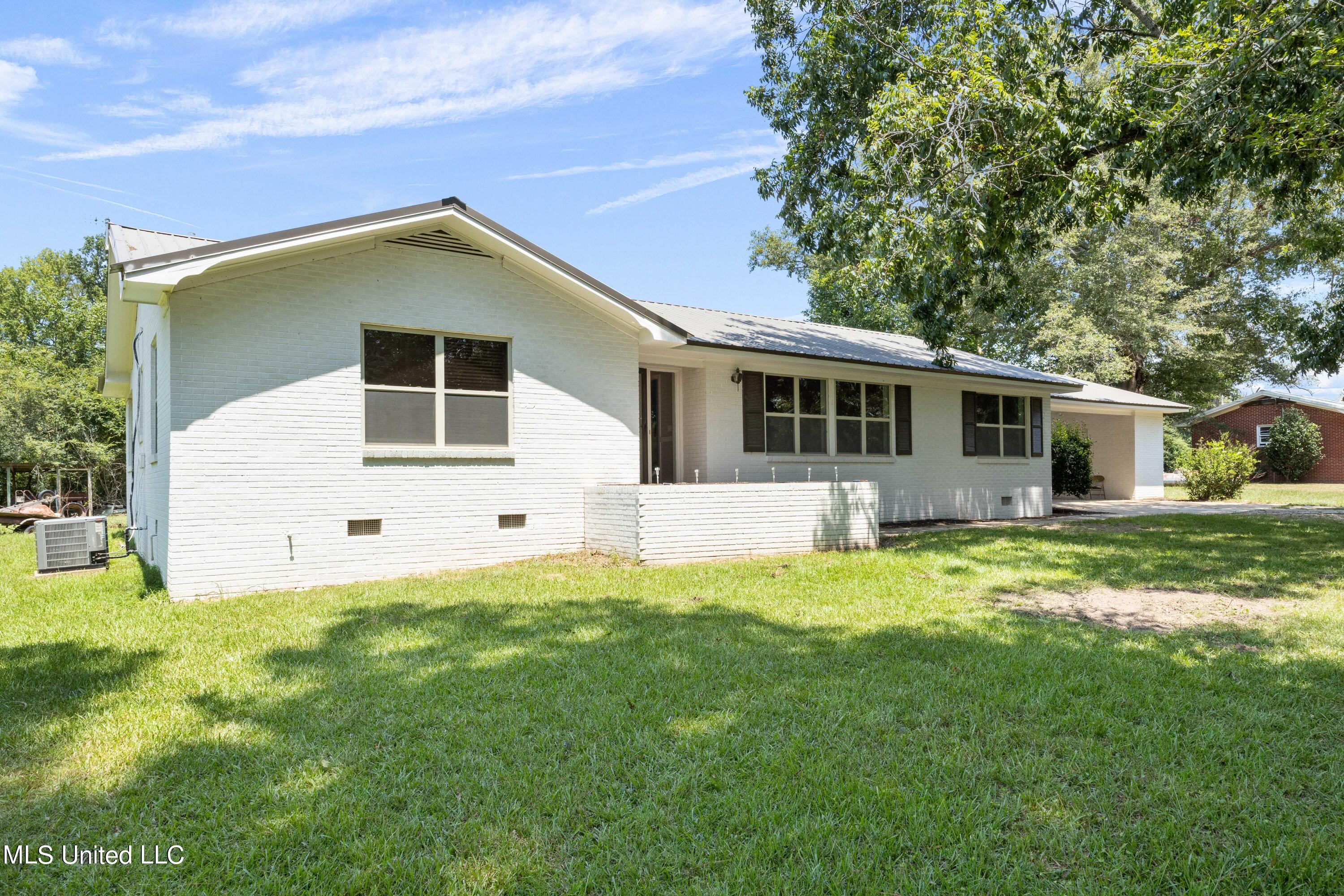 38 Lee Road Lena, MS 39094 - Photo 3 of 26 IMG_5713