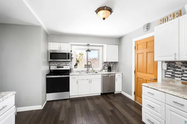 $359,900 | 2887 Hutchinson Road, Duluth, MN 55811
