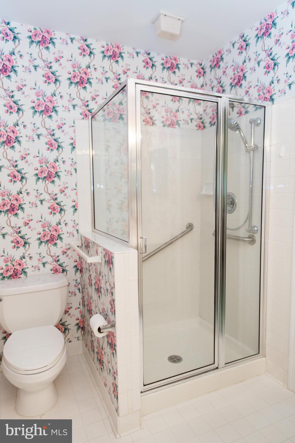 402 Kilree Road, Unit 101 Lutherville-Timonium, MD 21093 - Photo 18 of 23 Bath (Master)