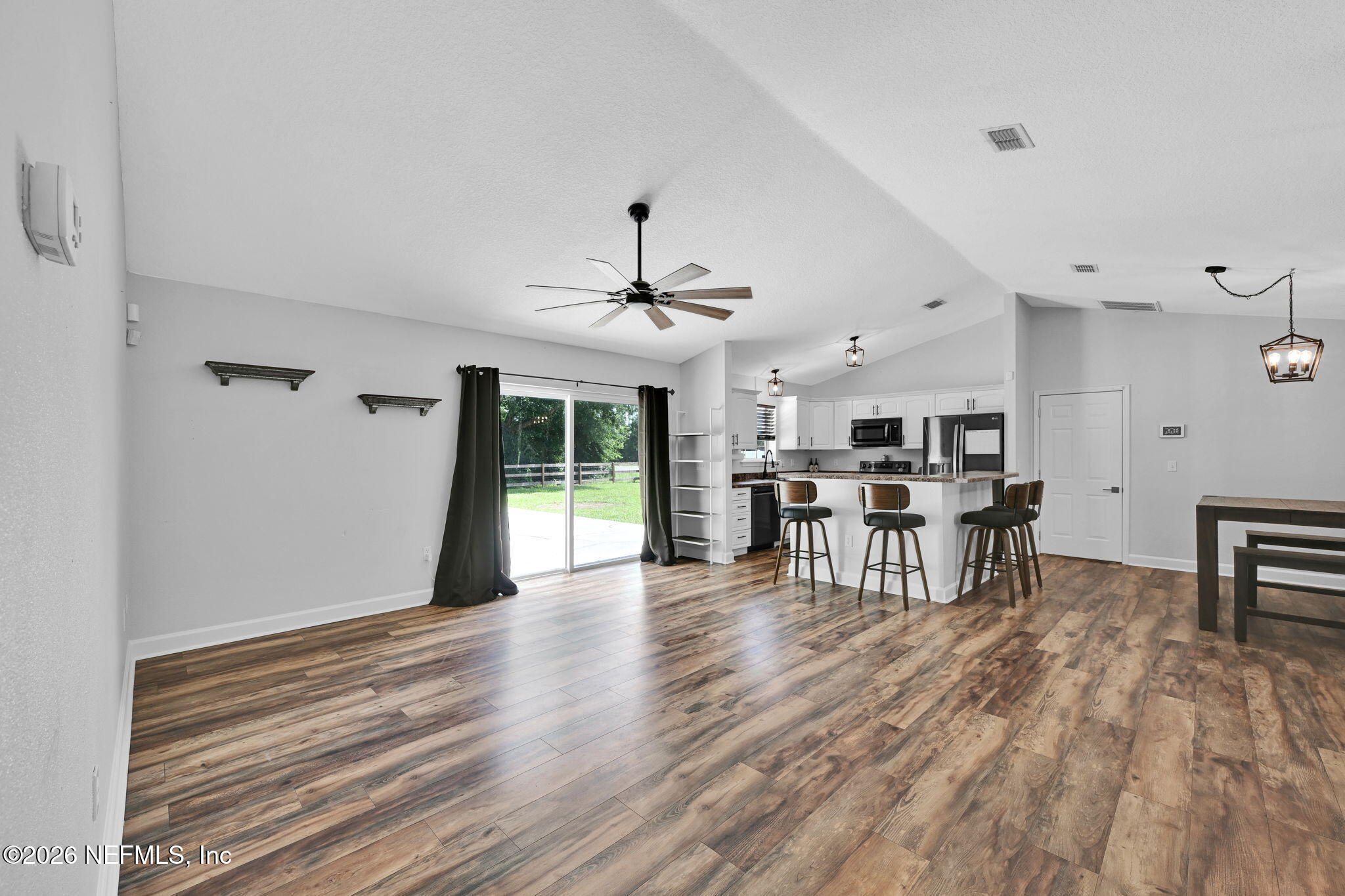 100 Jack Road Palatka, FL 32177 - Photo 13 of 40 Living Room