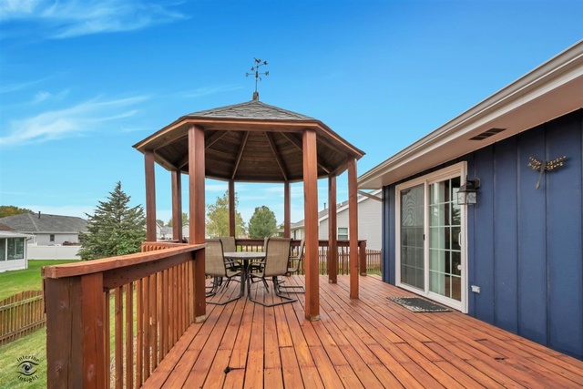 784 Darsha Road New Lenox, IL 60451 - Photo 20 of 21 a view of a deck with wooden floor and barbeque oven