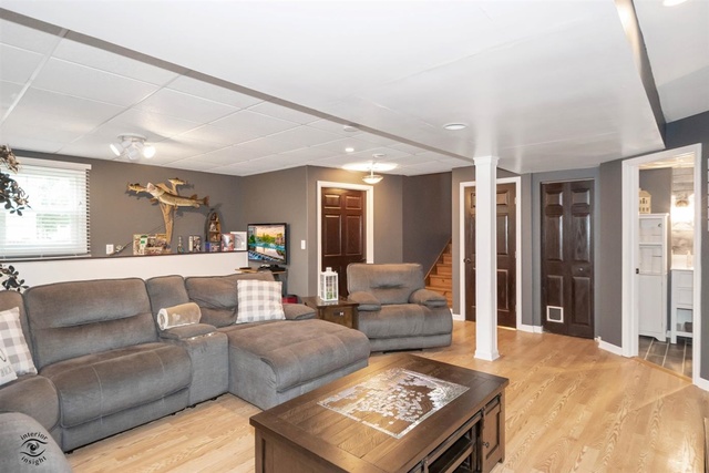 784 Darsha Road New Lenox, IL 60451 - Photo 8 of 21 a living room with furniture and a couch