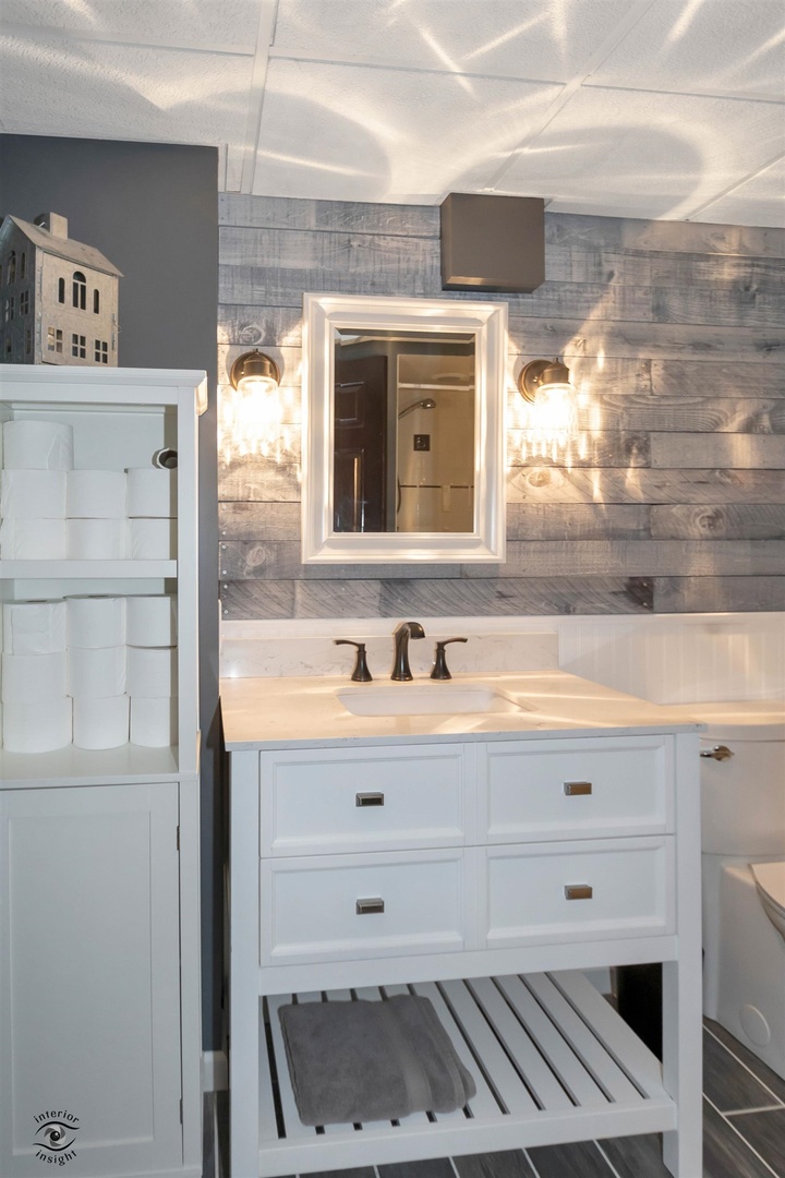 784 Darsha Road New Lenox, IL 60451 - Photo 10 of 21 a bathroom with a sink a toilet and vanity