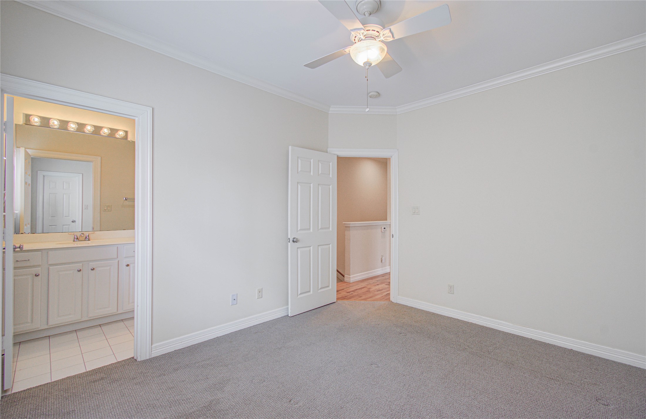 501 Leverkuhn Street Houston, TX 77007 - Photo 21 of 31 an empty room with a bathroom