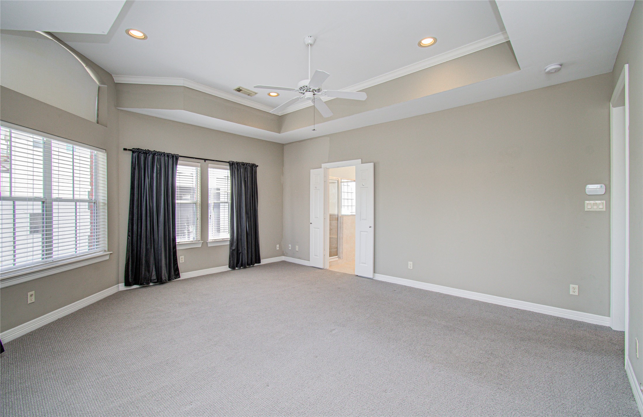 501 Leverkuhn Street Houston, TX 77007 - Photo 24 of 31 a view of an empty room with a window