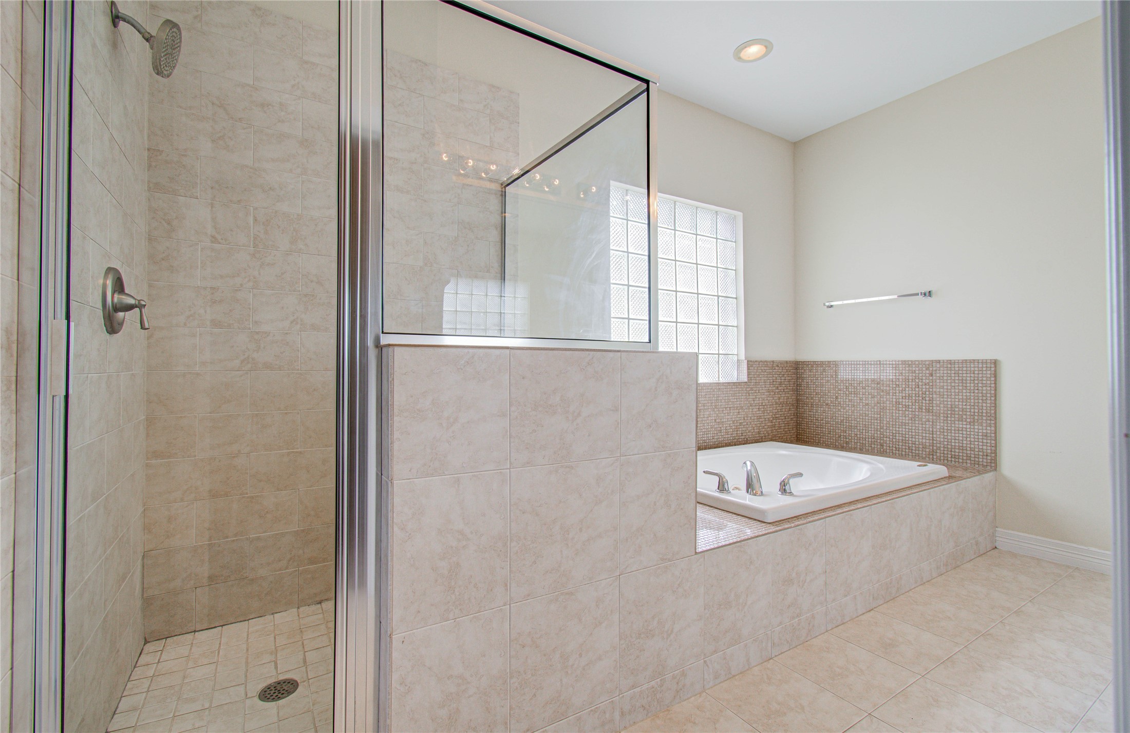 501 Leverkuhn Street Houston, TX 77007 - Photo 28 of 31 a bathroom with a bathtub and shower