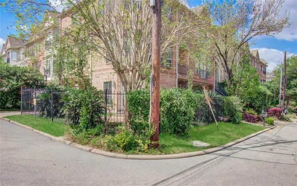 $3,500 | 501 Leverkuhn Street, Houston, TX 77007