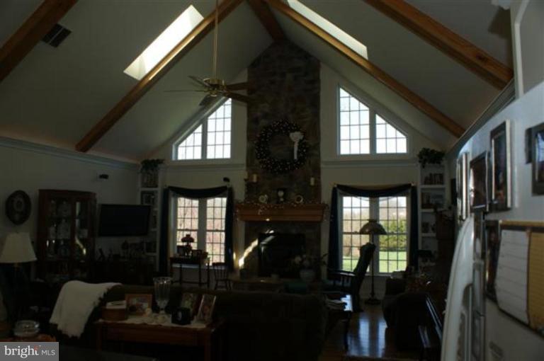 16235 Shaffer Road Sharpsburg, MD 21782 - Photo 4 of 18 Family Room