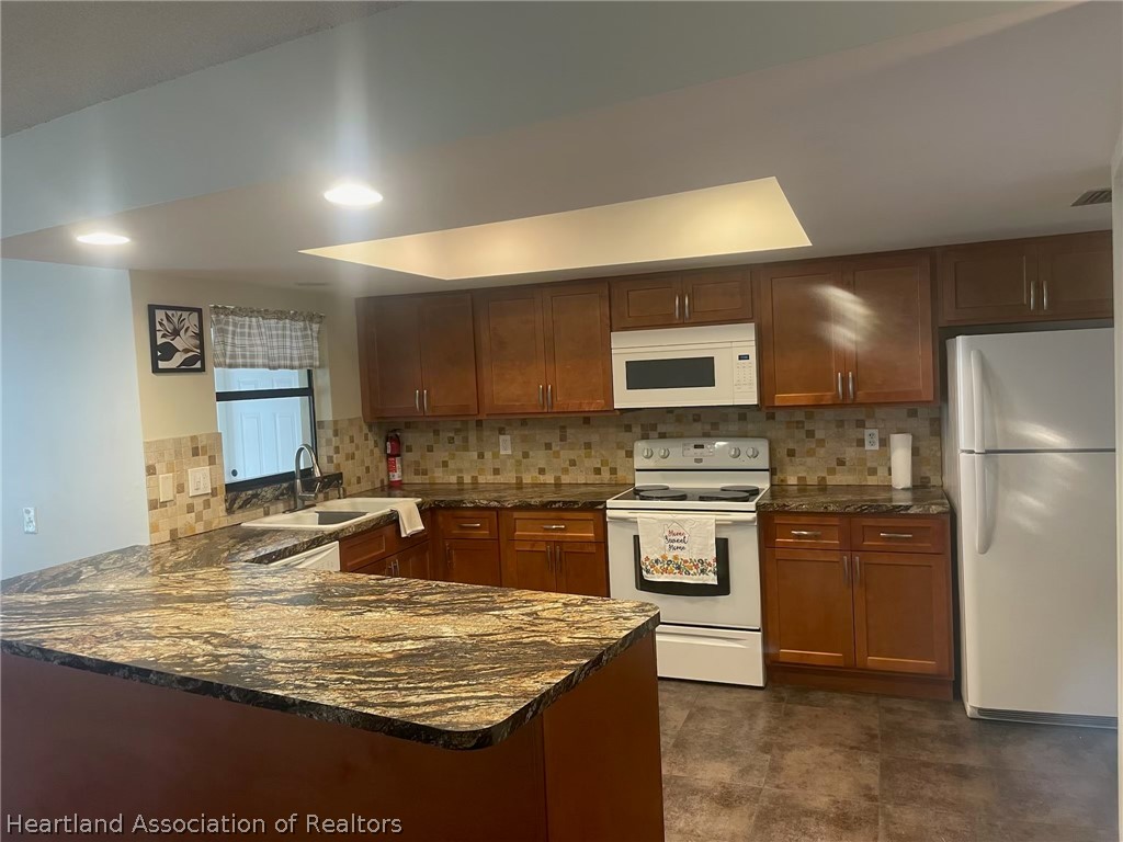 302 Lotus Avenue Sebring, FL 33872 - Photo 8 of 22