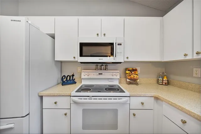 $364,900 | 3022 Beaver Pond Trail, Valrico, FL 33596