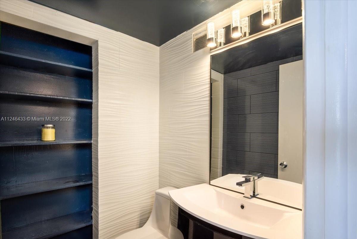 400 North Surf Road, Unit 902 Hollywood, FL 33019 - Photo 13 of 15 Gallery Image 13