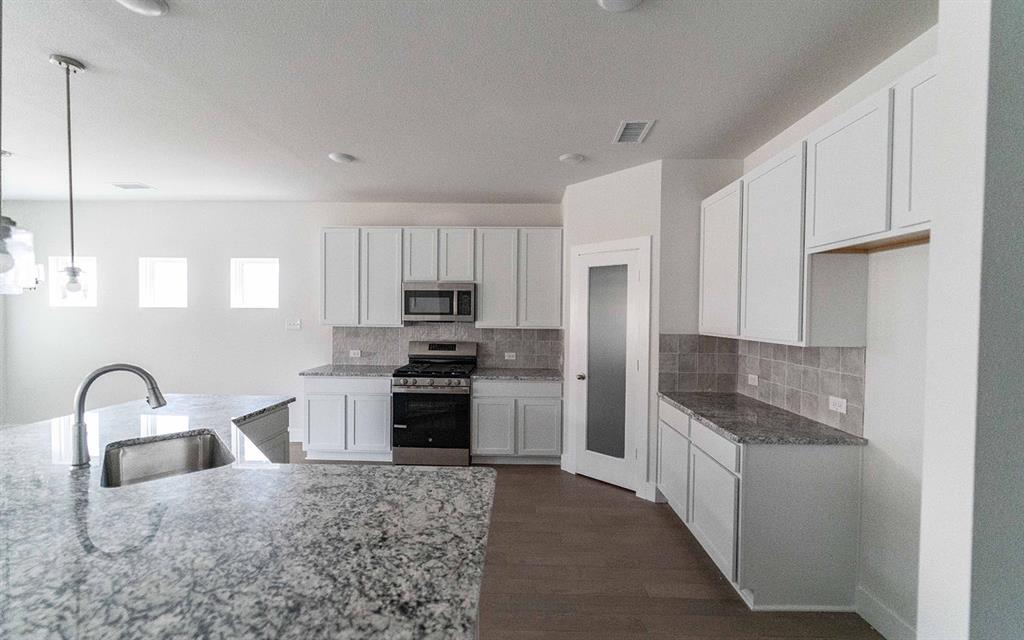2213 Ridgecrest Lane Sherman, TX 75092 - Photo 2 of 13