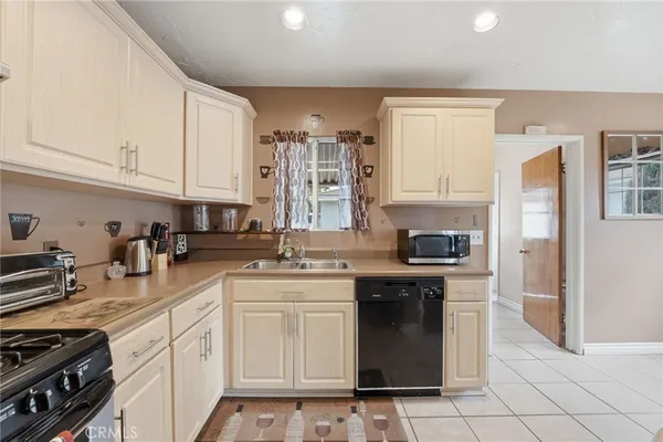$795,000 | 12752 Cowley Avenue, Downey, CA 90242