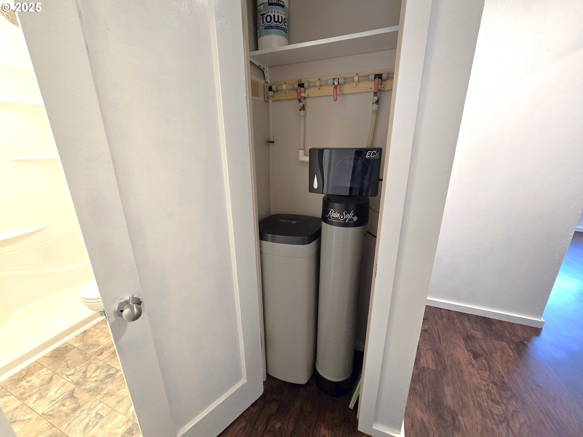 460 East Sunset Drive Hermiston, OR 97838 - Photo 13 of 32 a view of bathroom